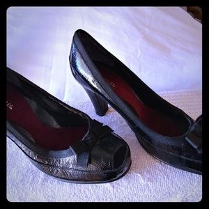 Brand new size 9 1/2 AEROSOLS